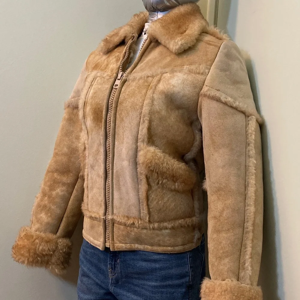 Women's Tan Shearling Zip-Up Jacket with Plush Collar - Picture 4 of 15
